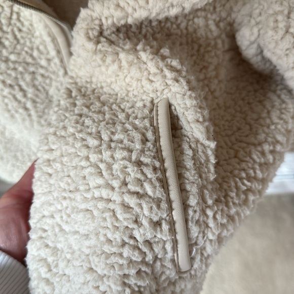 Express Puff shoulder fleece jacket ❄️ - Picture 4 of 5